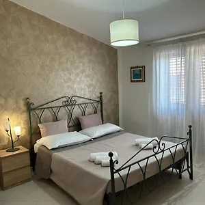 Nina Con Posto Auto Apartament